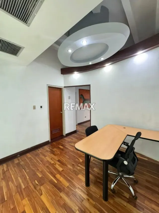 Oficina en Alquiler! TORRE BOD, Av. Bolivar - 4
