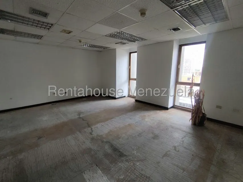 Oficina en Venta en Los Palos Grandes, Distrito Metropolitano - 12
