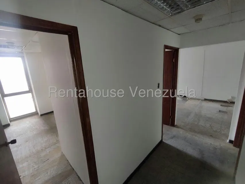 Oficina en Venta en Los Palos Grandes, Distrito Metropolitano - 25