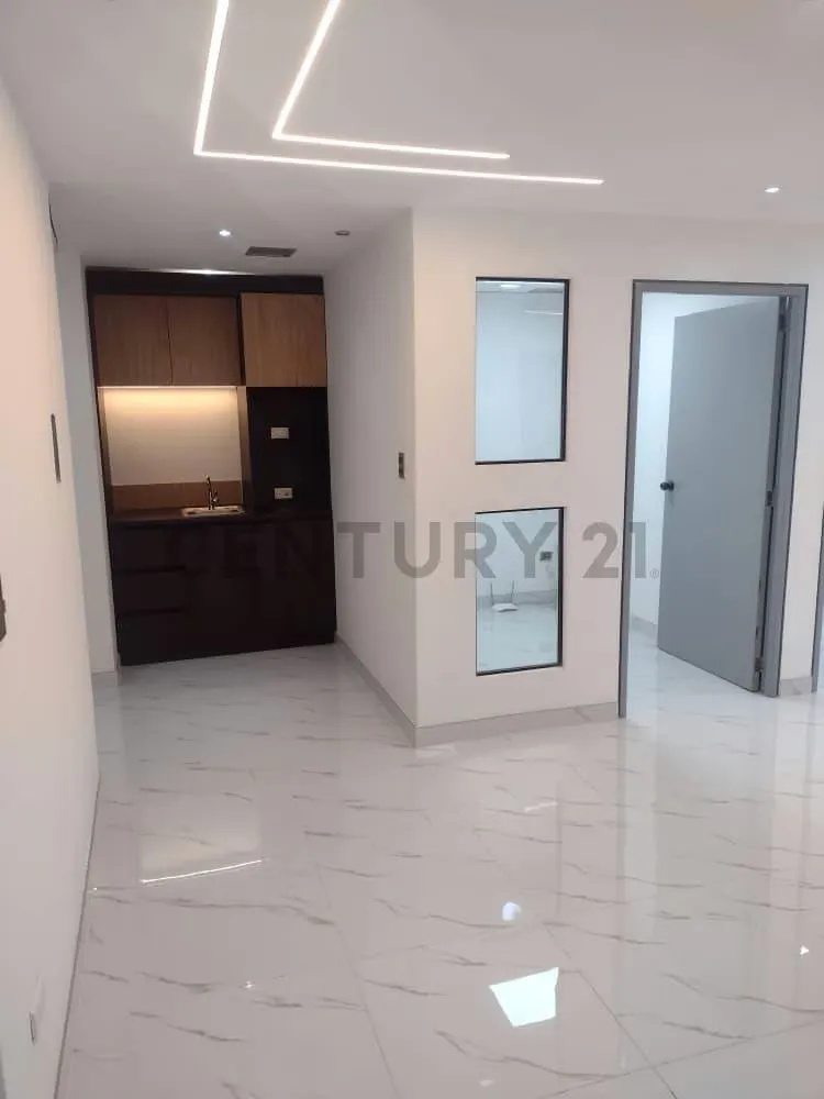 TU PROXIMO CENTRO DE NEGOCIOS EN ELCORAZON DE SABANA GRANDE ! - 9