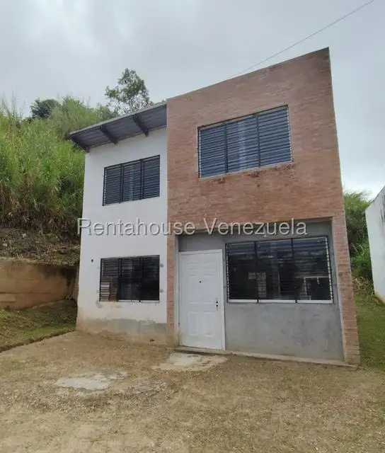 Townhouse (Duplex) en Venta en Llano Alto, Miranda