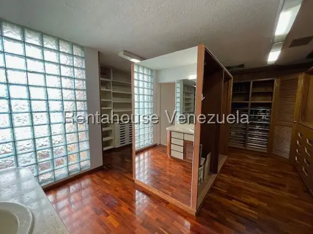Casa (Multipes Niveles) en Venta en Prados del Este, Distrito Metropolitano - 23