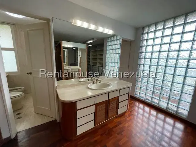 Casa (Multipes Niveles) en Venta en Prados del Este, Distrito Metropolitano - 24