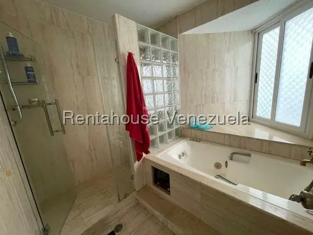 Casa (Multipes Niveles) en Venta en Prados del Este, Distrito Metropolitano - 28