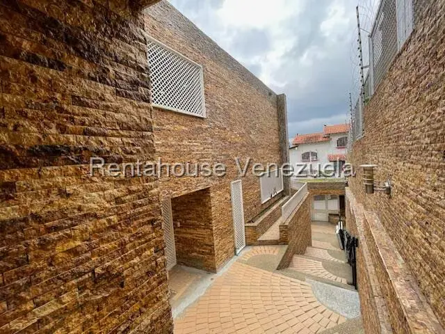 Casa (Multipes Niveles) en Venta en Prados del Este, Distrito Metropolitano - 3