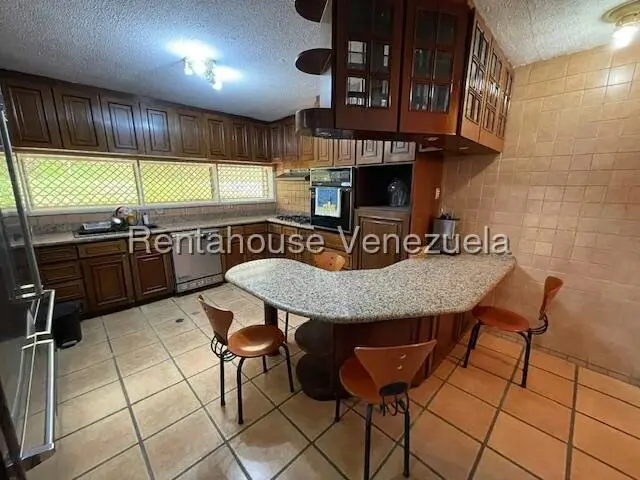Casa (Multipes Niveles) en Venta en Prados del Este, Distrito Metropolitano - 35