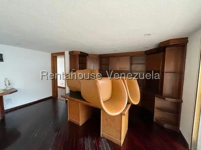 Casa (Multipes Niveles) en Venta en Prados del Este, Distrito Metropolitano - 55