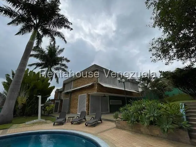 Casa (Multipes Niveles) en Venta en Prados del Este, Distrito Metropolitano - 63