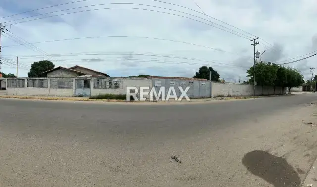 En Alquiler Amplio Terreno con galpón En Esquina Calle Vargas de Ciudad Ojeda