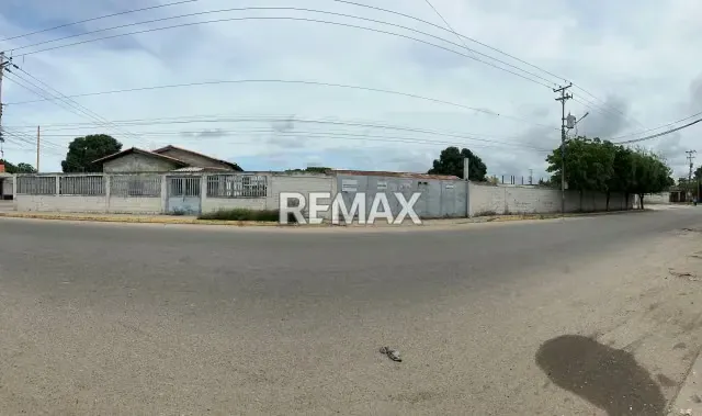 En Alquiler Amplio Terreno con galpón En Esquina Calle Vargas de Ciudad Ojeda