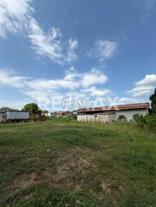 En Alquiler Amplio Terreno con galpón En Esquina Calle Vargas de Ciudad Ojeda - 7