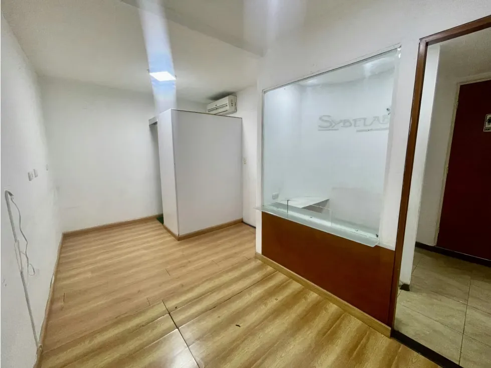 Alquilo consultorio/oficina médica 55m2 El Rosal 1277
