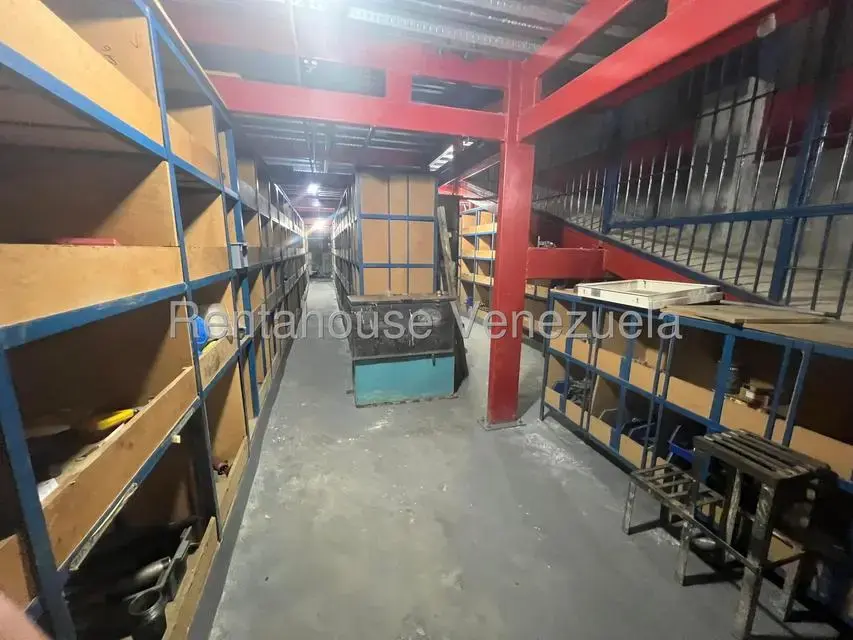 Galpon - Deposito en Venta en Parroquia Catedral, Distrito Metropolitano - 24