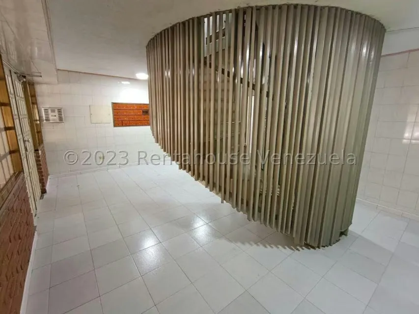 Apartamento (1 Nivel) en Venta en Valle Abajo, Distrito Metropolitano - 2