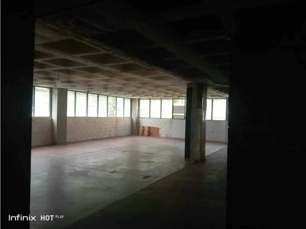Alquilo local/deposito industrial 320m2 Boleita Norte 9385 - 2