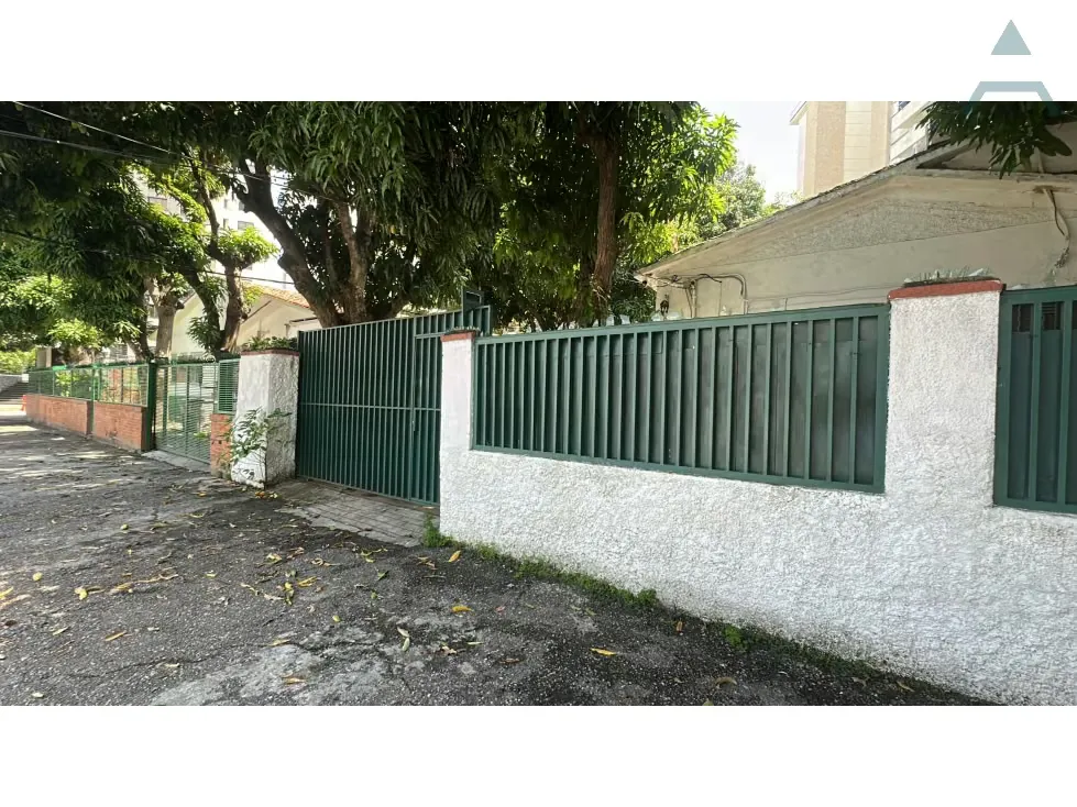 Se vende Casa Pareada 337m² 8h/4b/3e Los Palos Grandes