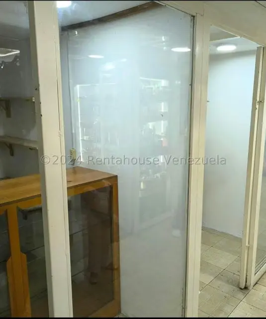 Local Comercial en Alquiler en Parroquia La Candelaria, Distrito Metropolitano - 2