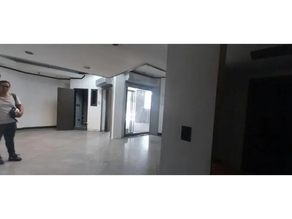 Alquilo local comercial a nivel calle 63+50m2 de terraza El Rosal 9509 - 12
