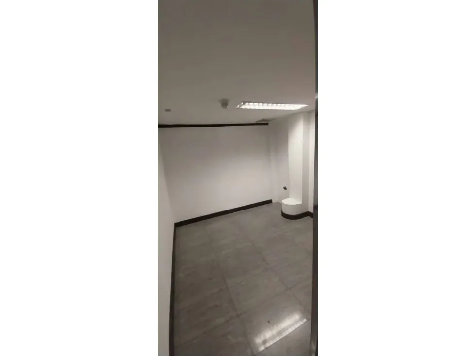 Alquilo local comercial a nivel calle 63+50m2 de terraza El Rosal 9509 - 18