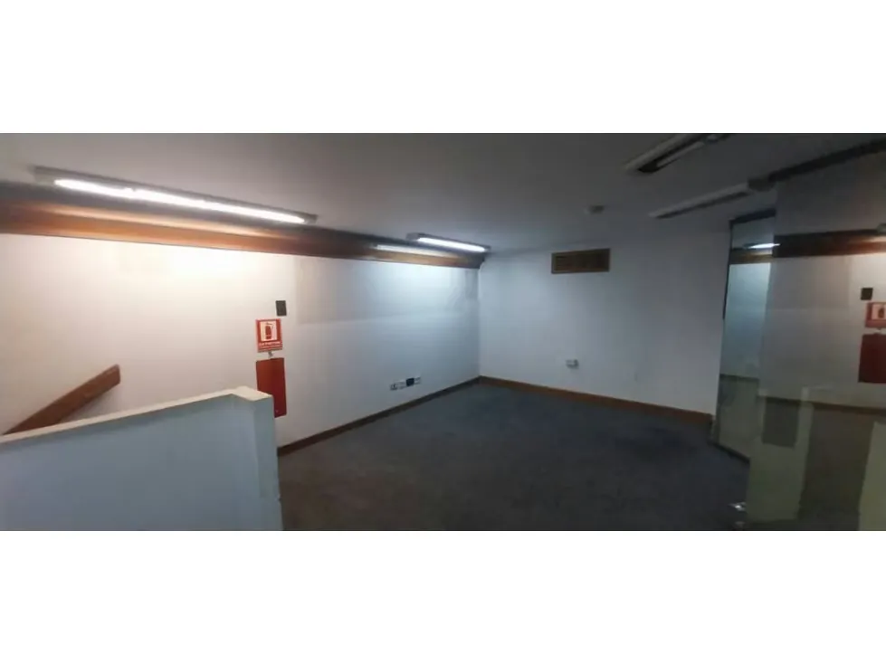 Alquilo local comercial a nivel calle 63+50m2 de terraza El Rosal 9509 - 5