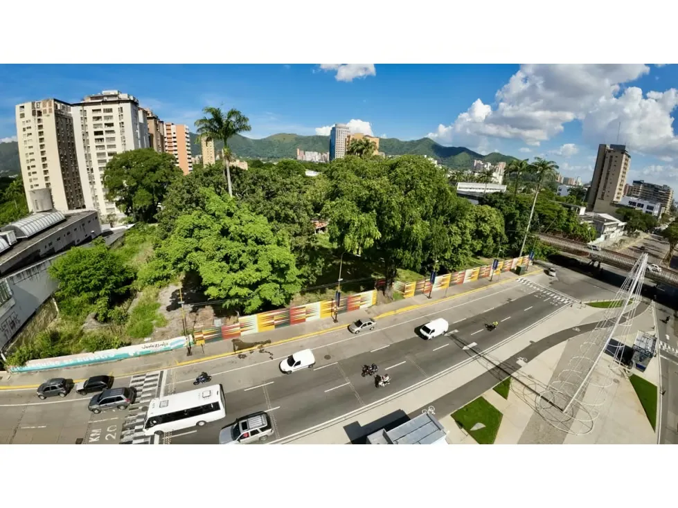 Vendo terreno comercial en esquina 10.000m2 Av. Bolivar Valencia