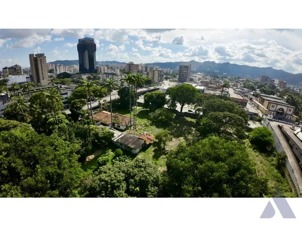 Vendo terreno comercial en esquina 10.000m2 Av. Bolivar Valencia - 7