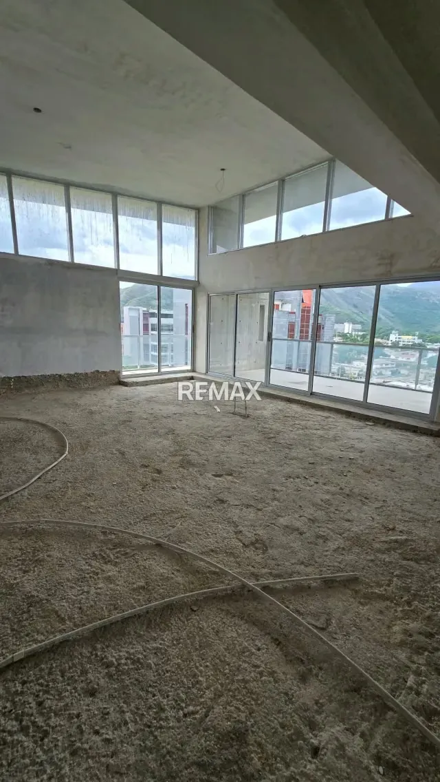 En Venta Penthouse en Obra Gris en La Arboleda: El Lienzo en Blanco para tu Próximo Hogar - 4
