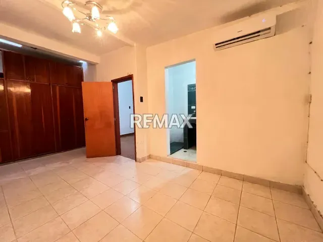 EN VENTA CASA UBICADA EN PIRINEOS 1 - 16