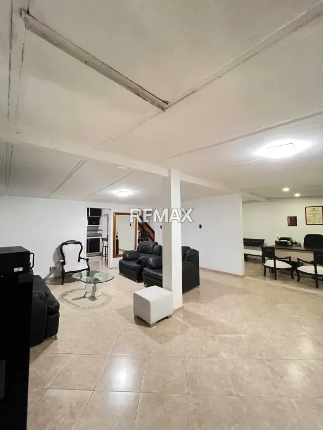 EN VENTA CASA UBICADA EN PIRINEOS 1 - 2