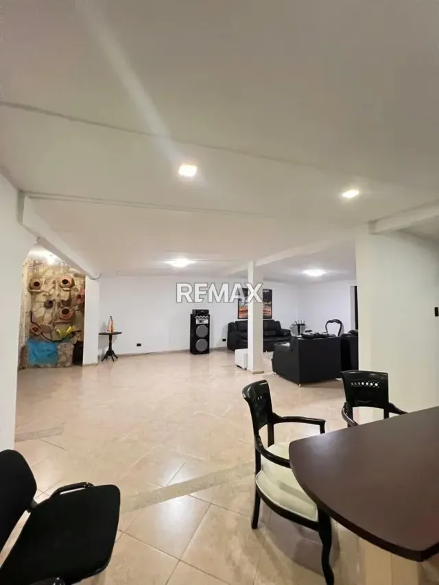 EN VENTA CASA UBICADA EN PIRINEOS 1 - 3