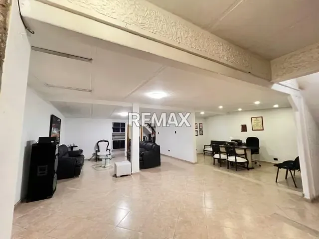 EN VENTA CASA UBICADA EN PIRINEOS 1 - 4