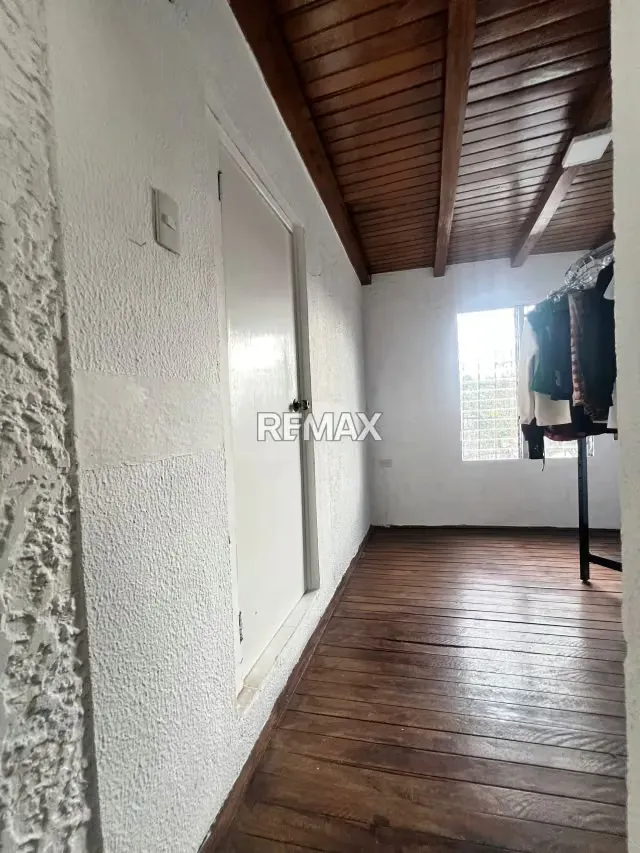 EN VENTA CASA UBICADA EN PIRINEOS 1 - 7