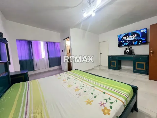 EN VENTA CASA UBICADA EN PIRINEOS 1 - 10