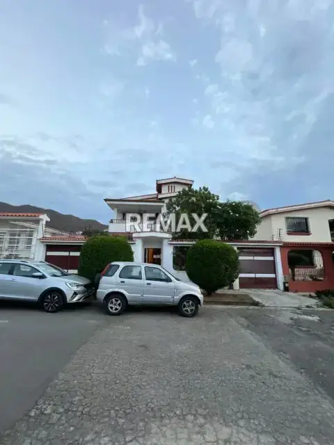En venta casa quinta a una cuadra del CC trigaleña plaza