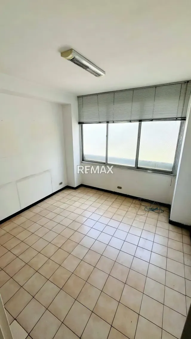 ALQUILER DE OFICINA - APARTAMENTO EN CHACAO - 7