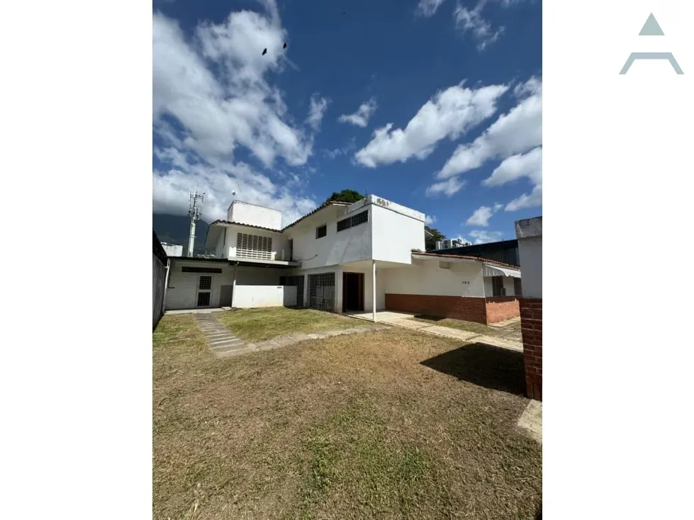 Se vende casa comercial 676.15m² 20h/6b/10p Chuao
