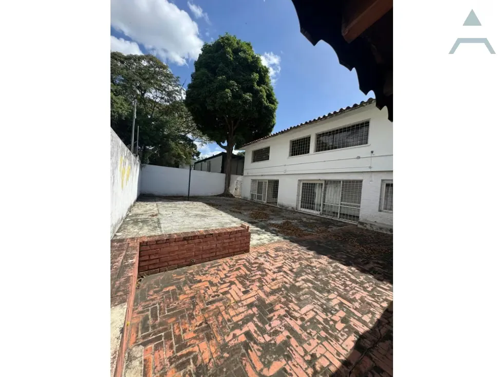 Se vende casa comercial 676.15m² 20h/6b/10p Chuao - 2