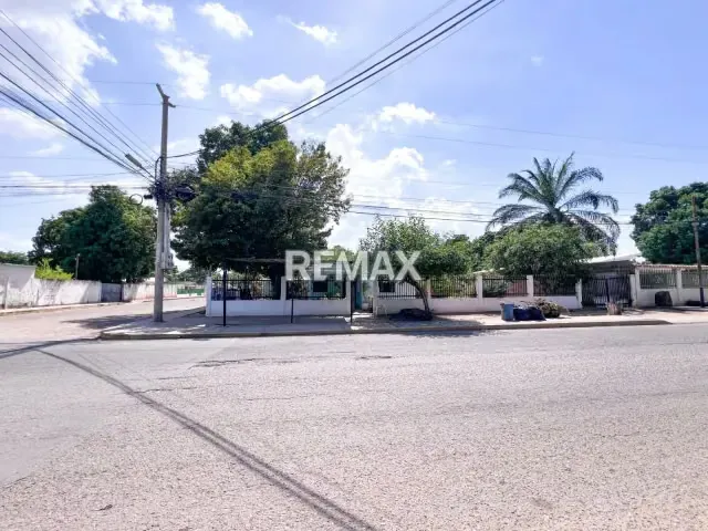 Terreno con construcción en venta en el Sector 24 de Julio, San Francisco