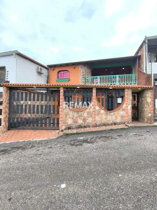 Casa en venta ubicada a pie de calle en el sector san benito, palmira, municipio guásimos