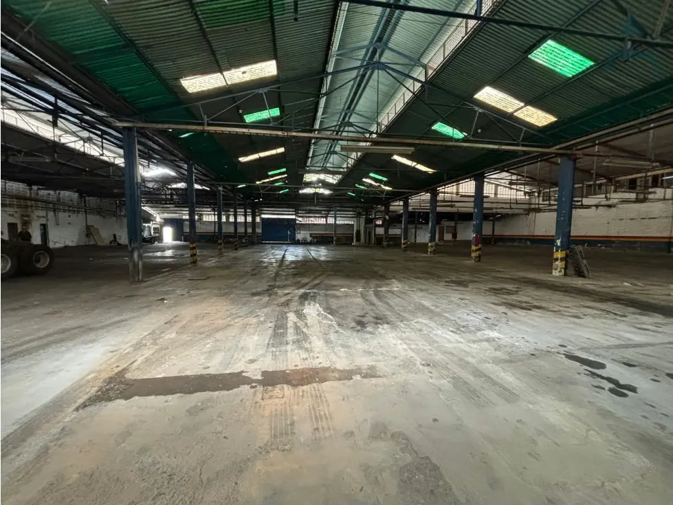 Se alquila Galpon 3600m² 4b Guarenas - 2