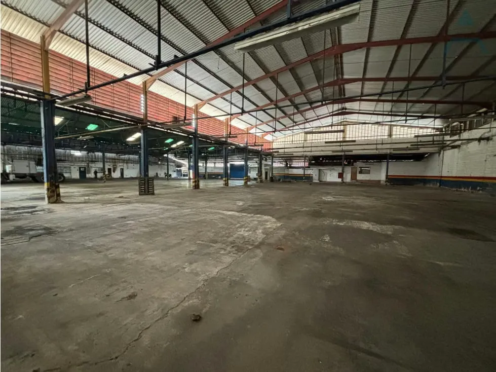 Se alquila Galpon 3600m² 4b Guarenas - 3