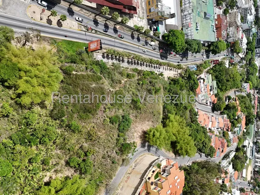 Terreno (Comercial) en Venta en La Trinidad, Distrito Metropolitano - 2