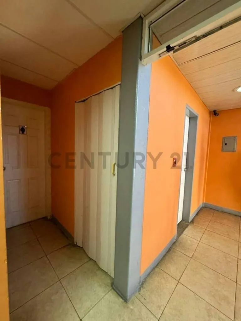 Se ofrece para la venta y alquiler locales comerciales en el C.C Patty Lecheria - 10