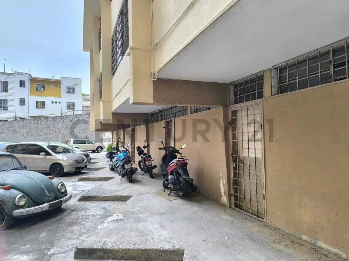 En venta local comercial Los Chaguaramos-Caracas - 2