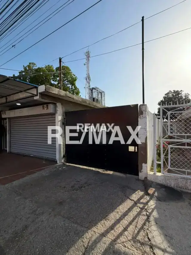 Casa con Galpón en venta