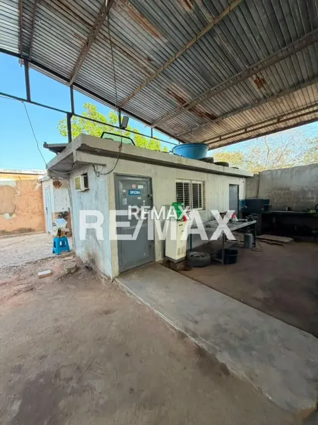 Casa con Galpón en venta - 4