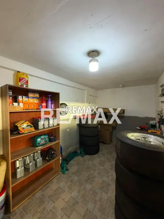 Casa con Galpón en venta - 10