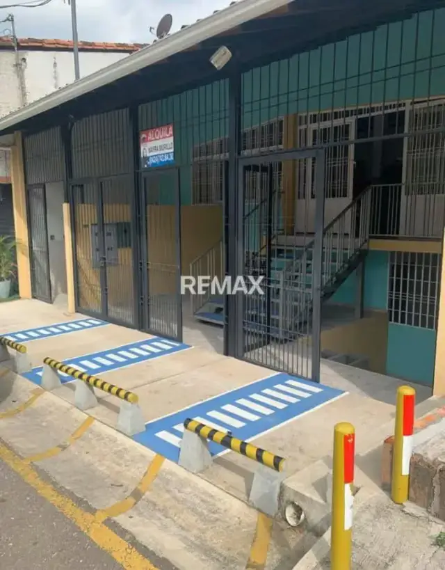 LOCAL COMERCIAL EN ALQUILER Av. Guayana, Sector Los Kioskos.