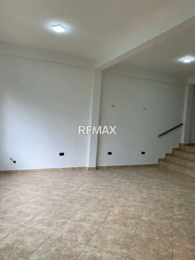 LOCAL COMERCIAL EN ALQUILER Av. Guayana, Sector Los Kioskos. - 12