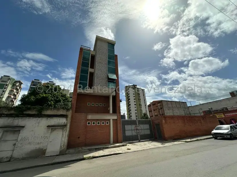 Comercial (Edificio) en Venta en Zona Centro, Aragua